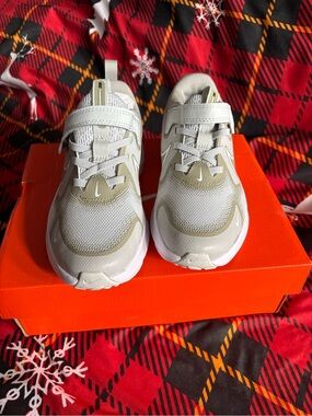 Nike Kids Light  Athletic Sneakers